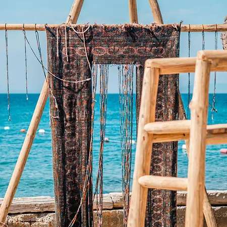 La Local Yalikavak בודרום