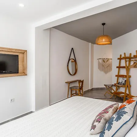 La Local Yalikavak *