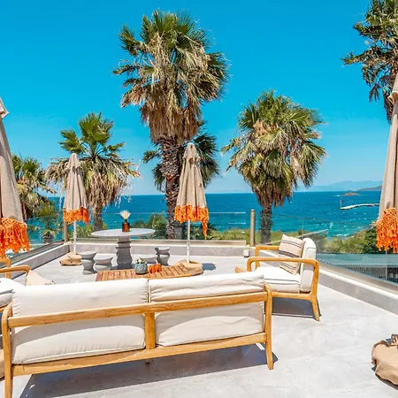 La Local Yalikavak בודרום