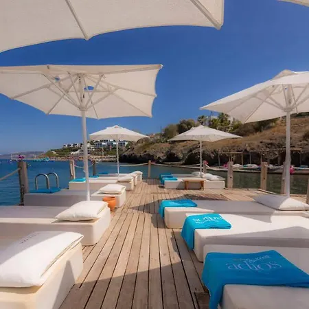 La Local Yalikavak בודרום