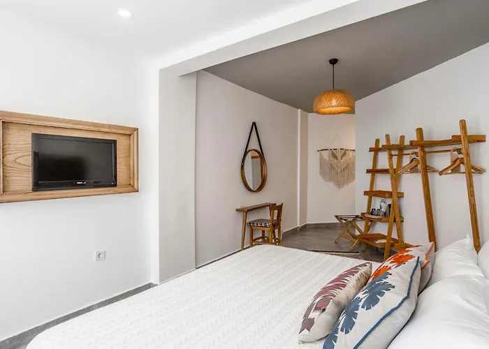 La Local Yalikavak *