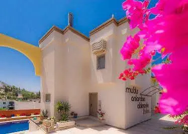 La Local Yalikavak *